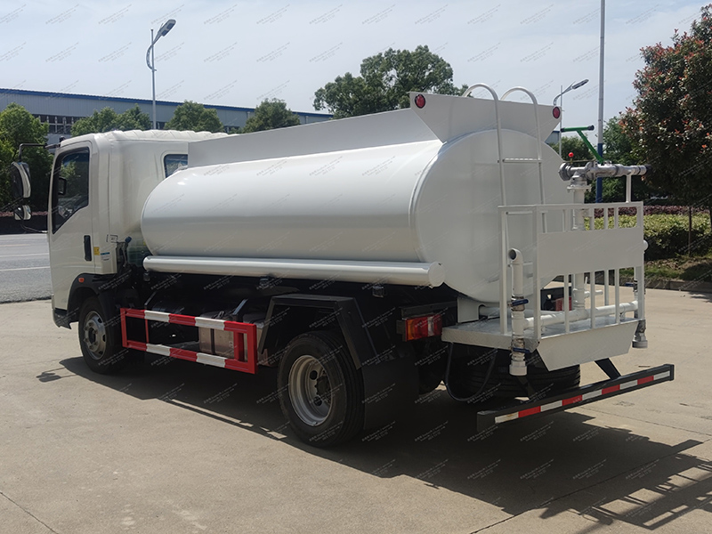 Howo 4x2 truk tangki air meter kubik