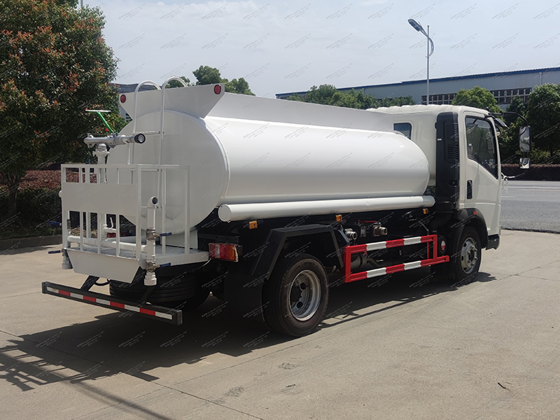Howo 4x2 truk tangki air meter kubik