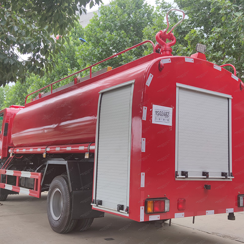 Isuzu 700p Sprinkler