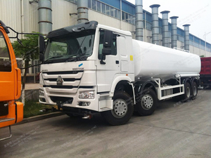 Howo 8x4 30 truk tangki air meter kubik