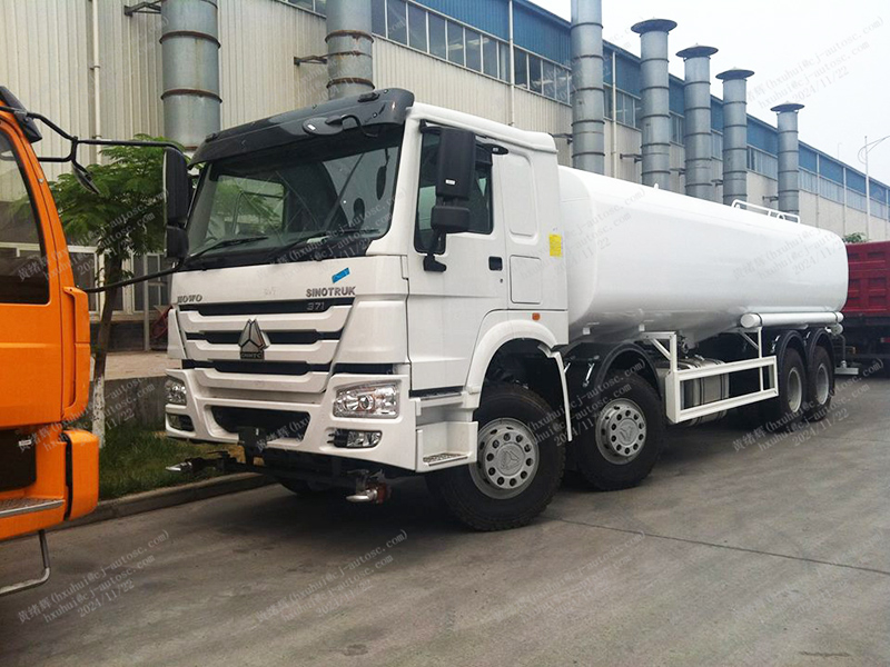 Howo 8x4 30 truk tangki air meter kubik
