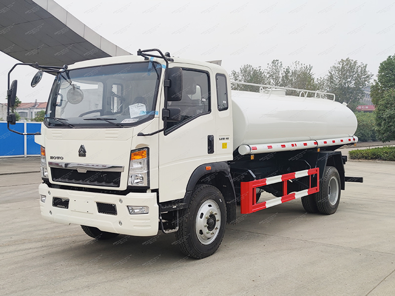 Howo 4x2 15 truk tangki air meter kubik