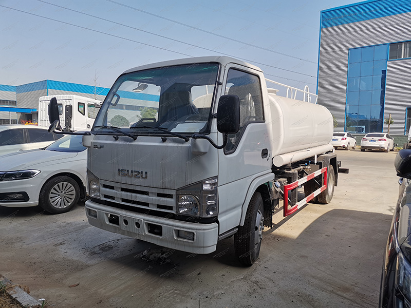 Truk sprinkler isuzu 100p