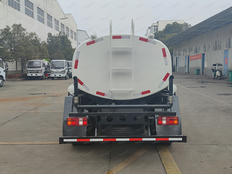 Howo 4x2 8 Truk tangki air meter kubik